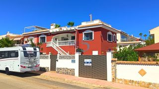 Haus in La Fiesta. Impecable villa adosada de 3 dormitorios y 3 baños en un terreno