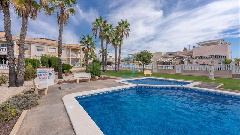 Foto b1b3c0c0-e3fb-4665-b662-ae5983ca1201. Casa adossada amb calefacció aparcament piscina a Rojales