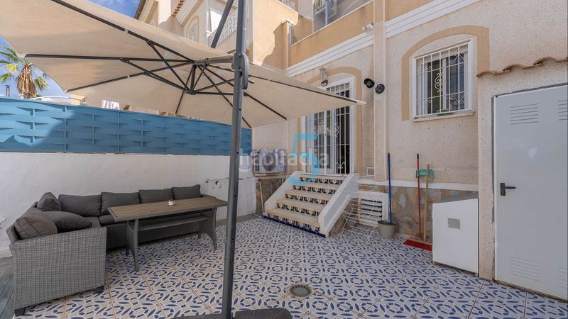 Foto ca29bbdf-b4b1-40e1-a4ab-1880dd684e5e. Casa adossada amb calefacció aparcament piscina a Rojales
