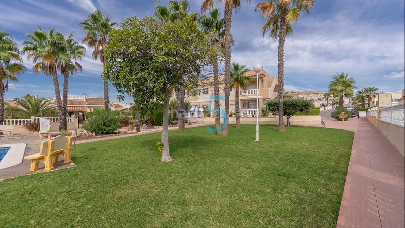 Foto cb3b1c1e-3ac0-4d71-bba7-0a63f6111566. Casa adossada amb calefacció aparcament piscina a Rojales