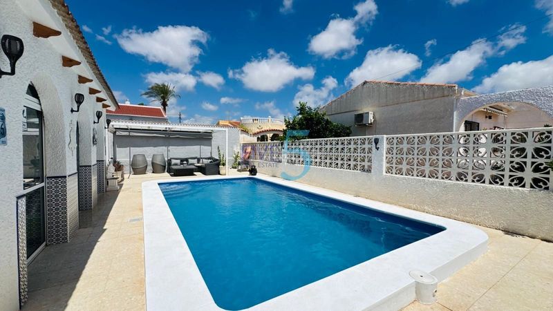 Foto 6a15553f-7b9a-4a19-9f99-3a65e7ed18c4. Casa amb aparcament piscina a Centro de la Ciudad Quesada Rojales