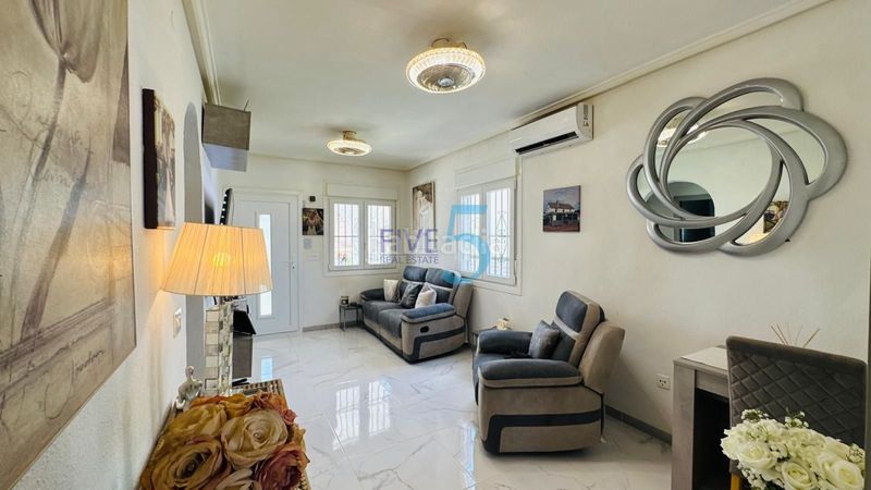 Foto b8ff3fba-b081-4624-9a97-cee79c1d7895. Casa amb aparcament piscina a Centro de la Ciudad Quesada Rojales