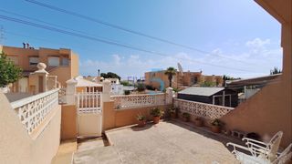 Appartement à Panorama-Sierramar. Bungalow en planta baja con acceso independiente y jardín privad