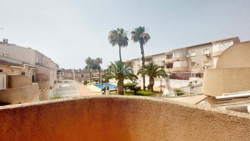Foto 1906fb95-aff1-4c65-a07e-6dbc25a9c727. Casa a schiera con piscina in Campoamor Orihuela