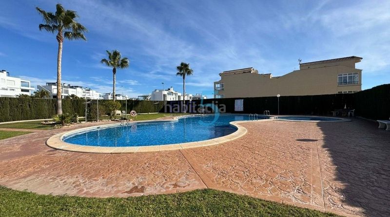 Foto 25e6ac3b-c3b5-4ee4-8d4b-881e1ced36f4. Pis amb aparcament piscina a Los Balcones y los Altos Orihuela