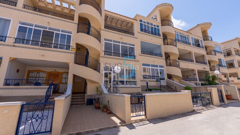 Foto d9a9595b-2e6b-4f77-ad11-dbbfa84b625b. Pis amb aparcament piscina a Los Balcones y los Altos Orihuela