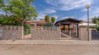 Casa in Montesinos (Los). Bungalow de 3 dormitorios orientado al sur con vistas al parque