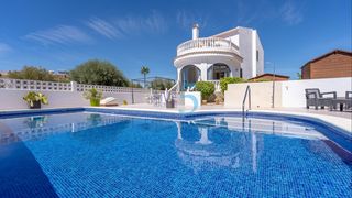 Maison à Benijófar. Villa modernizada de 23 dormitorios orientada al sur con vistas
