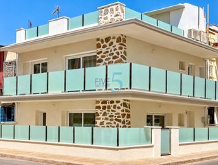 Casa a Lo Pagán. Espectacular, casa de esquina y reformada, con 3 dormitorios y 2