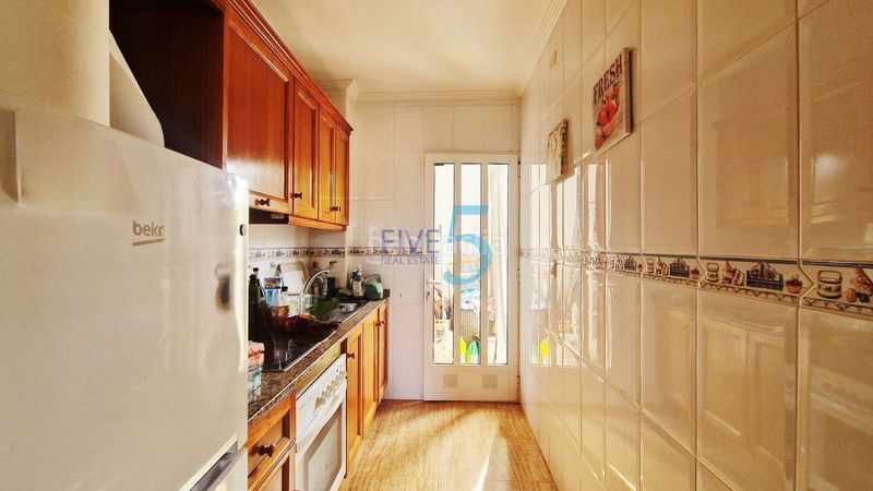 Foto 03b03837-8656-4a6f-81a3-32fc9b683f6d. Piso ubicado un apartamento de 2 habitaciones y 2 baños con terraza, aire acondicionado y acceso a una piscina en San Pedro del Pinatar