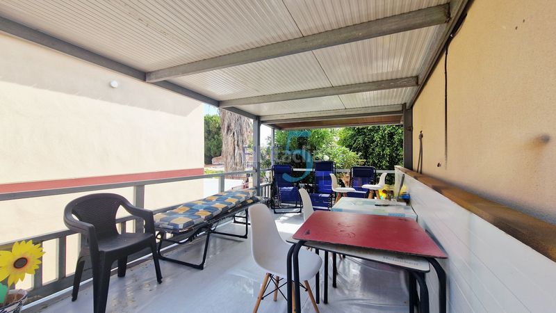 Foto 05a822d8-234d-4c76-a88b-73fb5aa0beea. Piso ubicado un apartamento de 2 habitaciones y 2 baños con terraza, aire acondicionado y acceso a una piscina en San Pedro del Pinatar