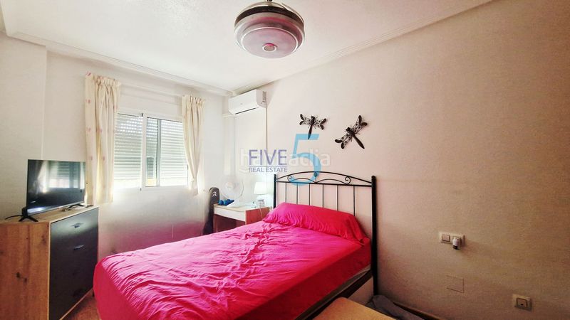 Foto 05b7fd2b-7e25-451a-af8e-028cb72fc81a. Piso ubicado un apartamento de 2 habitaciones y 2 baños con terraza, aire acondicionado y acceso a una piscina en San Pedro del Pinatar