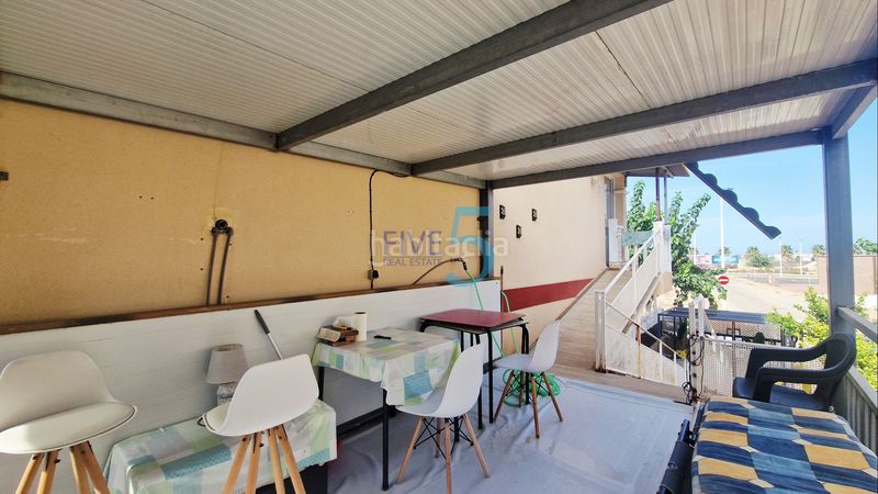 Foto 21f6447b-a66d-47ce-9377-4b7a37ade716. Piso ubicado un apartamento de 2 habitaciones y 2 baños con terraza, aire acondicionado y acceso a una piscina en San Pedro del Pinatar