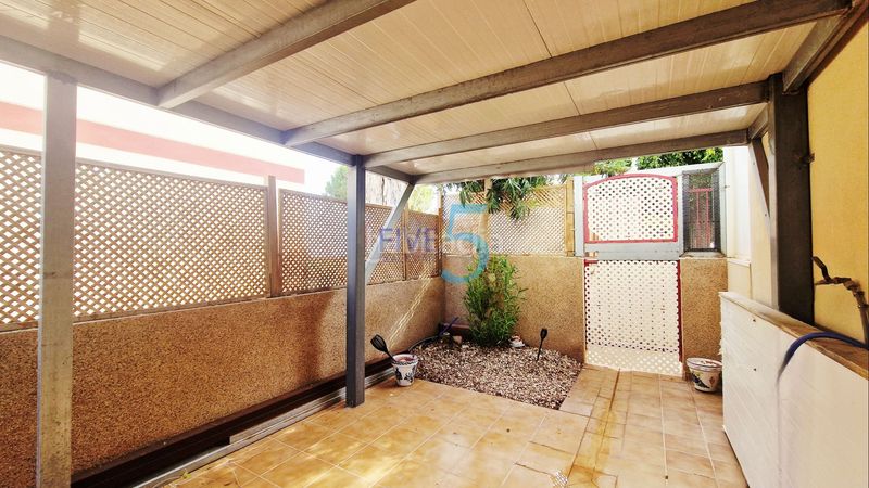 Foto 2b345af5-0f3a-4f6d-9acf-2cb1429fb8cb. Piso ubicado un apartamento de 2 habitaciones y 2 baños con terraza, aire acondicionado y acceso a una piscina en San Pedro del Pinatar