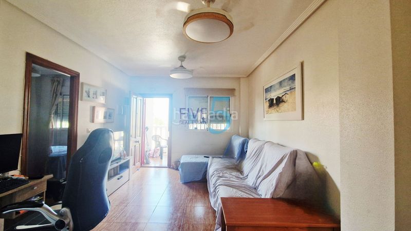 Foto 416d257d-a74e-4a35-958f-6922b8cd9587. Piso ubicado un apartamento de 2 habitaciones y 2 baños con terraza, aire acondicionado y acceso a una piscina en San Pedro del Pinatar