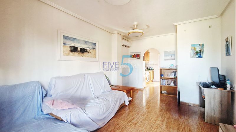 Foto 53314378-0853-48af-8bc9-c2a8fb077ee7. Piso ubicado un apartamento de 2 habitaciones y 2 baños con terraza, aire acondicionado y acceso a una piscina en San Pedro del Pinatar
