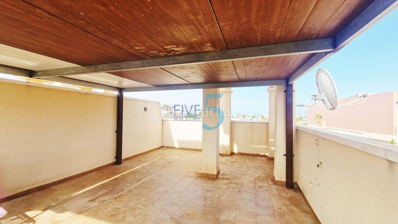 Foto 9a62ea1a-e954-452e-abe9-4985e64bc379. Piso ubicado un apartamento de 2 habitaciones y 2 baños con terraza, aire acondicionado y acceso a una piscina en San Pedro del Pinatar
