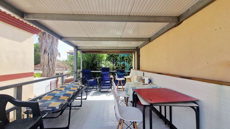 Foto ea68494c-bc85-4d94-86ca-6b1851e22491. Piso ubicado un apartamento de 2 habitaciones y 2 baños con terraza, aire acondicionado y acceso a una piscina en San Pedro del Pinatar