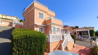 Haus in La Marquesa. Villa independiente de 3 dormitorios orientada al sureste con so