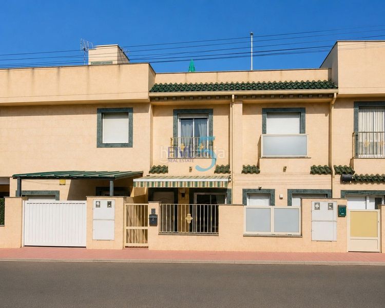 Foto 17023764-40c8-4ed0-b9da-8b8a1359912d. Reihenhaus mit heizung parking in Los Europeos Torrevieja