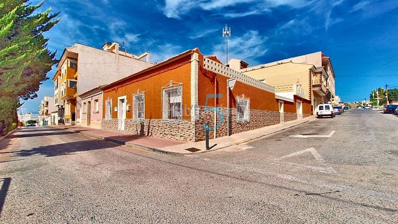 Foto 32071459-4bb7-4395-8ce0-e0ca804afd25. Casa amb aparcament a Benijófar