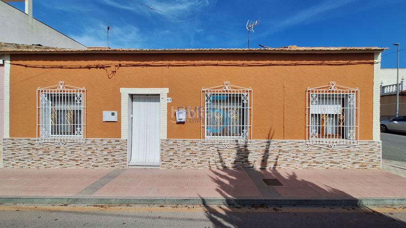 Foto 92d621da-50d1-4fb7-bf49-9653fc020599. Casa amb aparcament a Benijófar