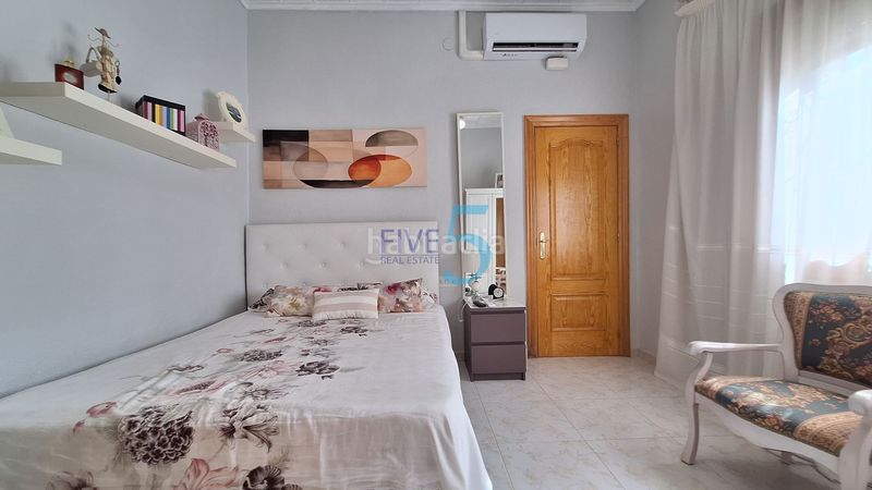 Foto ab224293-6cc3-4266-981a-95b8d3bb81ee. Casa amb aparcament a Benijófar