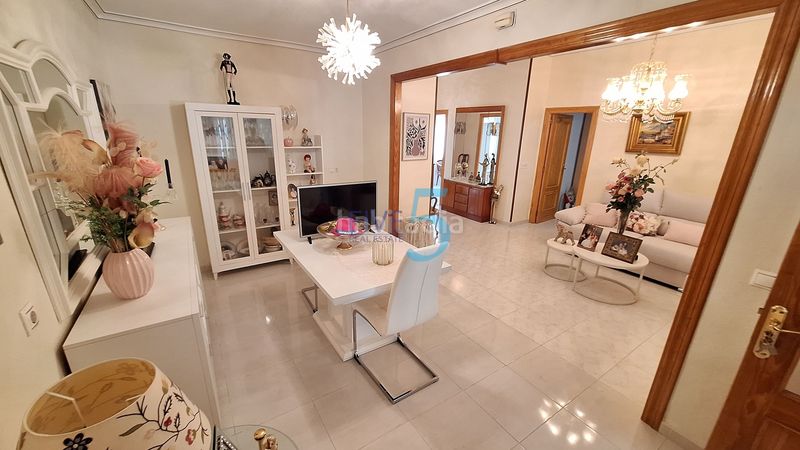 Foto ce9abd7a-3bdf-4fc9-9b0f-422b8712e696. Casa amb aparcament a Benijófar