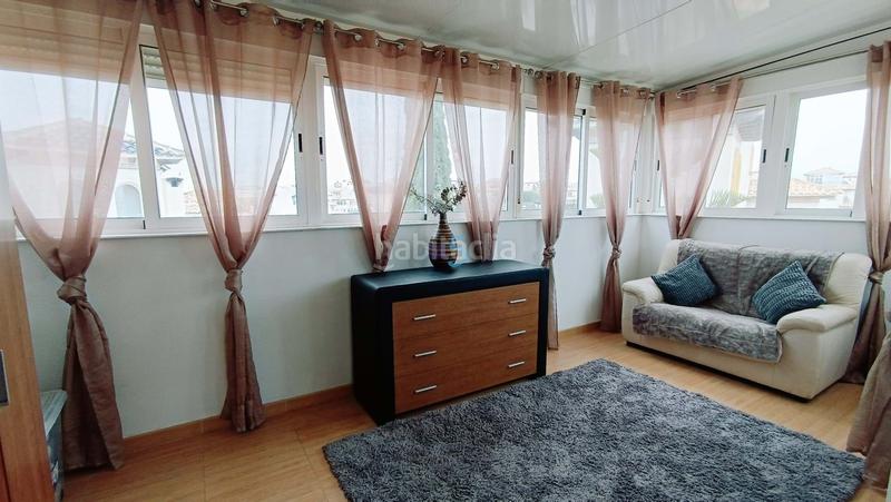 Foto 3044e9c2-bc21-4af8-bb41-2ae06dd32ca4. Casa amb piscina a La Zenia Orihuela