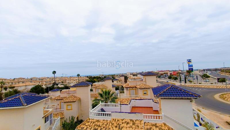 Foto 94b1eff0-abc0-43f8-b7b8-526a48ab96fa. Casa amb piscina a La Zenia Orihuela