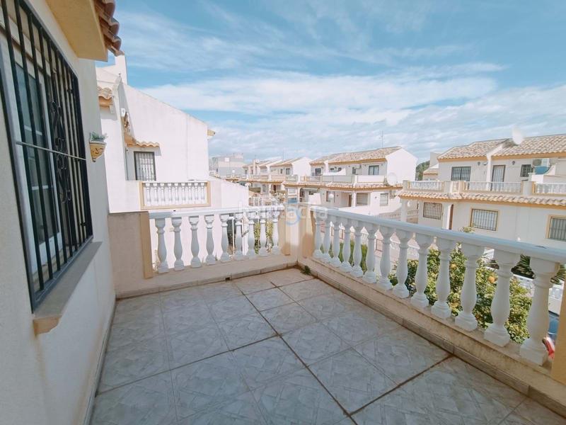 Foto 828b2f1e-1630-422b-b3e8-643360d3b8c3. Semi detached house with pool in Playa Flamenca Orihuela