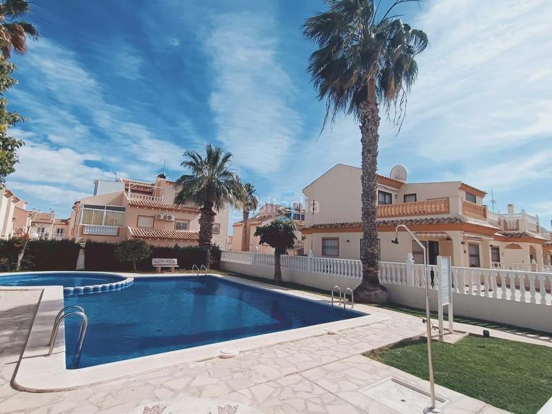 Foto 8dcfaf95-a881-4bbf-aec4-1a55f57ab0bf. Semi detached house with pool in Playa Flamenca Orihuela