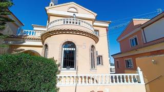 Casa in Calle Los Pirineos no