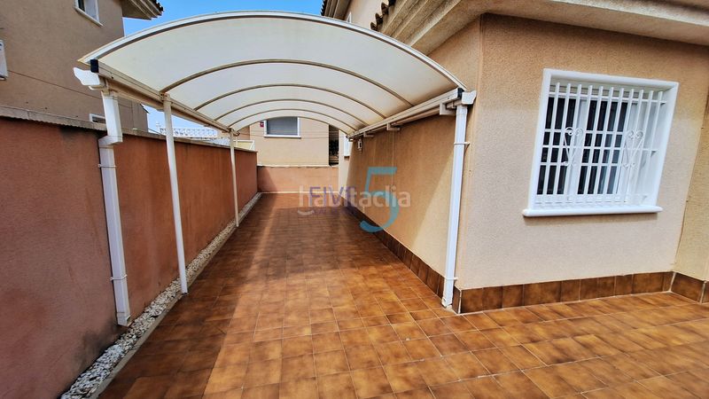 Foto a750bd12-a5f7-4503-9a8b-ea2c9d61a221. Casa amb aparcament piscina a Los Balcones-Los Altos Torrevieja
