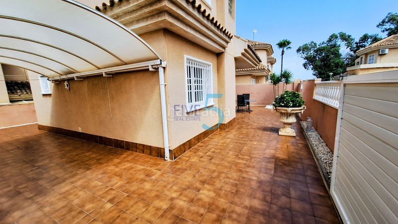 Foto ead6e360-5ee2-4e3a-97cd-ae67262d5bfc. Casa amb aparcament piscina a Los Balcones-Los Altos Torrevieja