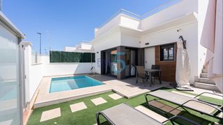 Maison à Roda. Descubre esta moderna casa independiente en roda, san javier, qu
