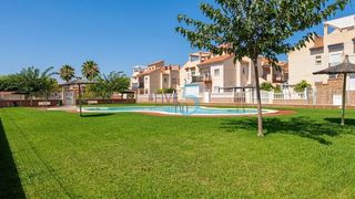 Flat in Playa Flamenca. Apartamento en la planta baja en la esquina para reformarse en p