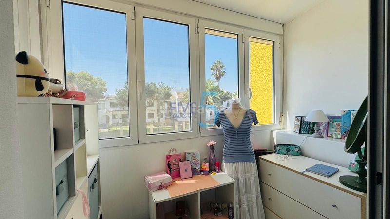 Foto 2a13aa1a-828d-4d5e-8a65-061934d3caf3. Reihenhaus mit parking pool in Cabo Roig Orihuela