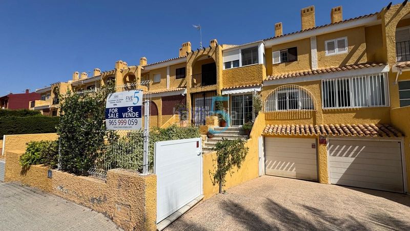 Foto 80fea024-5c6d-4441-a977-0615272e1728. Reihenhaus mit parking pool in Cabo Roig Orihuela