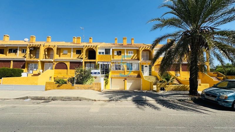Foto ed2fed17-2107-4f37-bcf0-ca4a1611934a. Reihenhaus mit parking pool in Cabo Roig Orihuela