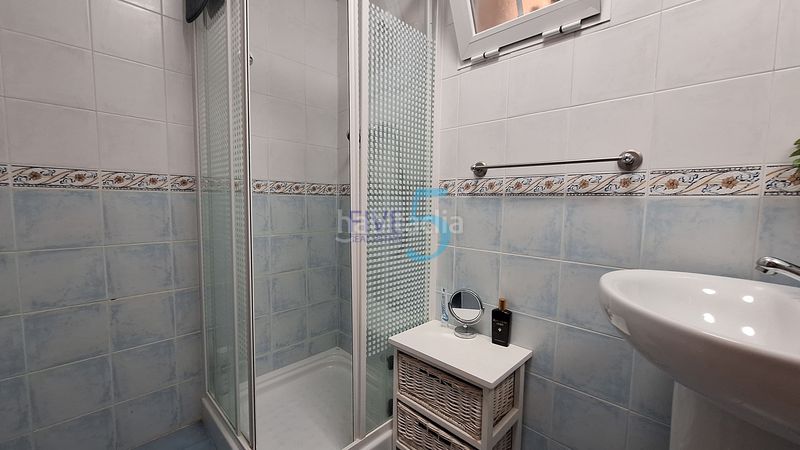 Foto 9fd88e96-9725-4135-8c7a-119b411fc21f. Dúplex amb aparcament piscina a Puerto Marino Santa Pola