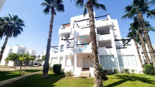 Ático en Terrazas de la Torre Golf. Increíble ático de 3 habitaciones y 2 baños, con terraza, vistas