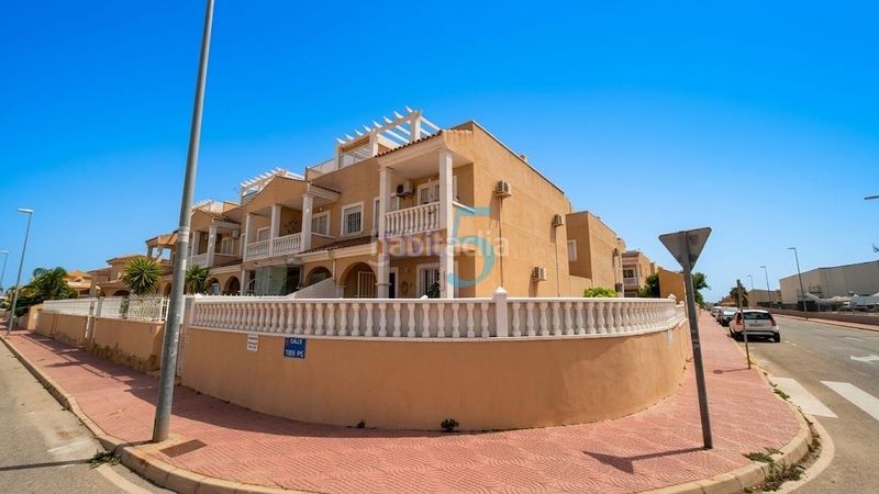 Foto c857c7fd-8ce0-473e-b2fe-13ba99cd19af. Casa amb piscina a Lo Marabú Rojales