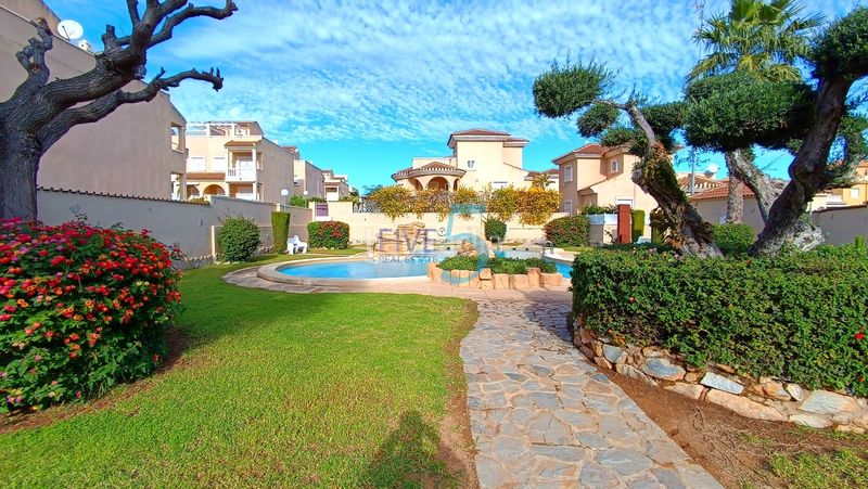 Foto e6fb6e63-f7ab-4ad2-8fac-3901377a5d8f. Casa amb piscina a Lo Marabú Rojales