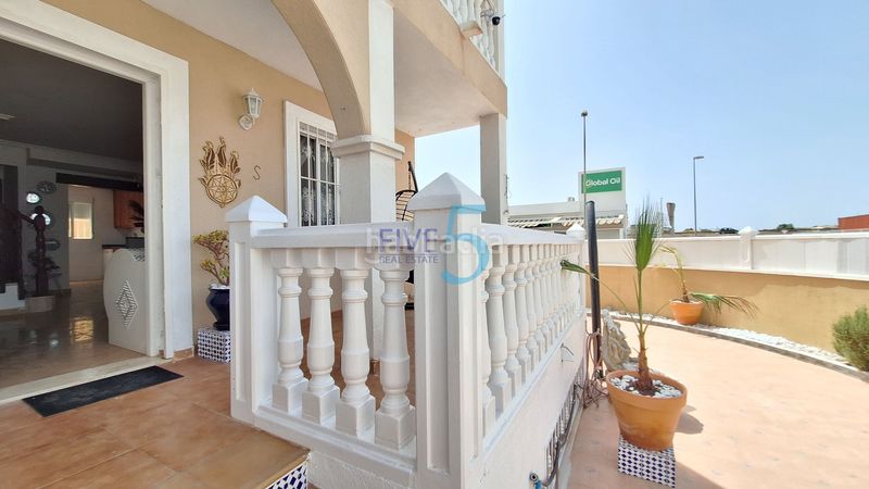 Foto fe9345e0-c79b-4926-aa26-3bef2b9382b1. Casa amb piscina a Lo Marabú Rojales