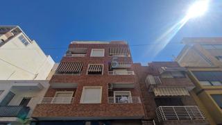 Pis  Calle zoa. Amplio apartamento de 3 dormitorios y 2 baños en primera planta