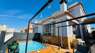 Casa adosada en Los Almendros