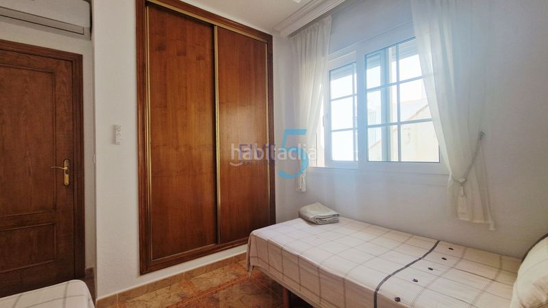 Foto 090c2798-48d5-4e21-83ff-05c8ff0a62d0. Piso apartamento superior de 2 dormitorios bellamente presentado en sol golf, villamartín, con piscina común, aparcamiento privado y un en Orihuela