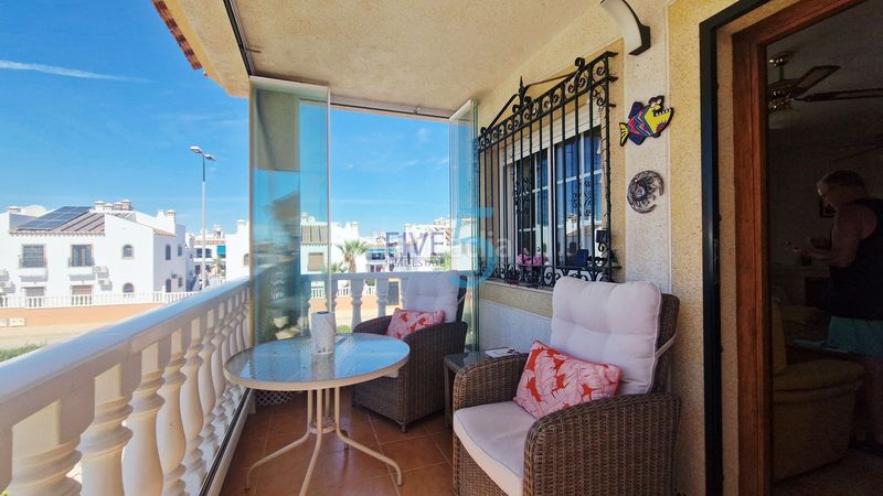 Foto a4937b66-c51d-4db7-86fa-11e22f57033d. Piso apartamento superior de 2 dormitorios bellamente presentado en sol golf, villamartín, con piscina común, aparcamiento privado y un en Orihuela