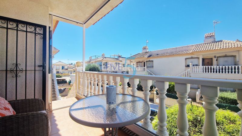 Foto b4e11676-b224-493e-aac2-bf7f4ca931ea. Piso apartamento superior de 2 dormitorios bellamente presentado en sol golf, villamartín, con piscina común, aparcamiento privado y un en Orihuela